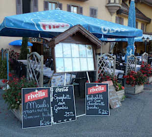 Aussenansicht / Angebotstafeln