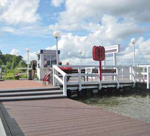 Weisse Flotte / Schiffsanleger im Kurpark