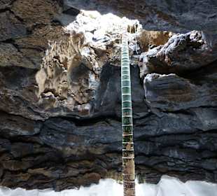 Lavablase unter Wohnhaus von Manrique