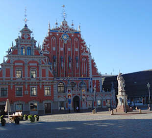 Дом Черноголовых. Вид с площади