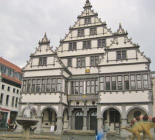 Links neben dem Rathaus die Straße "Schilder"