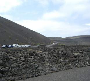 Autoschlange Zufahrtsstrasse