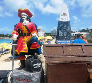 Surfbrett mit Ankunftszeiten