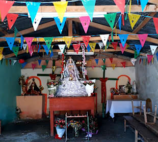 Kirche neben dem Restaurant