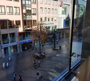 Ausblick direkt auf die Fußgängerzone