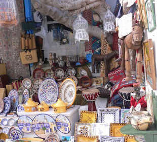 Marchand de souvenirs à sidi