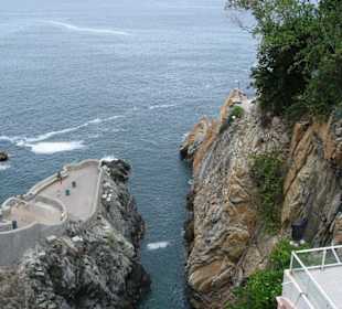 Blick von der Bar "La Perla" auf Klippe