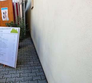 Angebote Preise vor dem Zelt