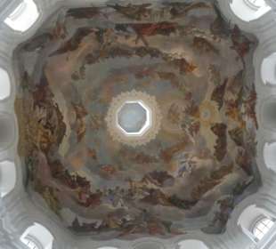 Neumünster: Blick hoch in die Kuppel