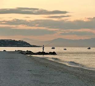 Angler in der Abenddämmerung