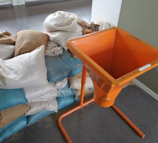 Füllstation für Sandsäcke im Deichmuseum