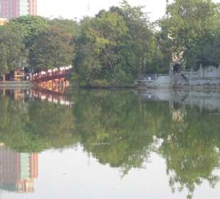 Rote Brücke der aufgehenden Sonne