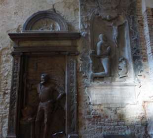 In der Michaelerkirche: Epitaphe