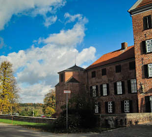 Парк замка Ойтин.Замок Ойтин.
