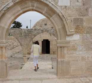 Eingang zur Katholikim Kirche 