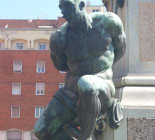 Dettaglio di uno dei mori in bronzo