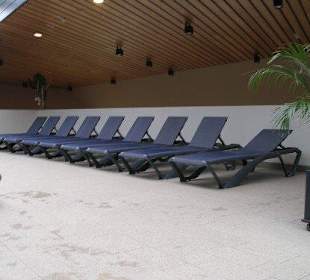 Liegebereich vor dem Sportbecken