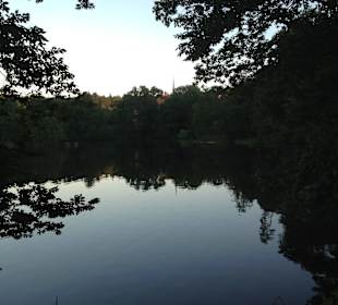 See unterhalb des Hotels mit Blick zum Kloster