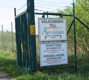 Einfahrt auf das Gelände