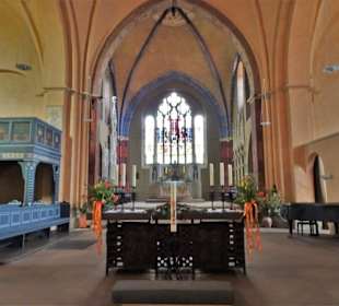 Altarraum der Alexanderkirche