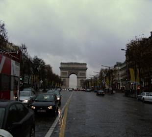 Champs Elysees: Im Regen, aber trotzdem schön