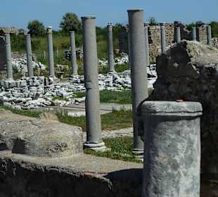 Säulenstraßen in Side