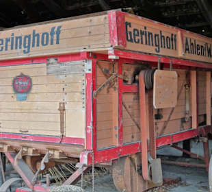 Strohverarbeitung im Mühlenhof Freilichtmuseum