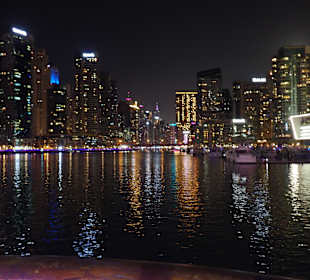 Skyline vom Wasser aus....