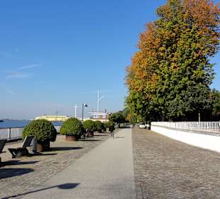 Spaziergang an der Weserpromenade