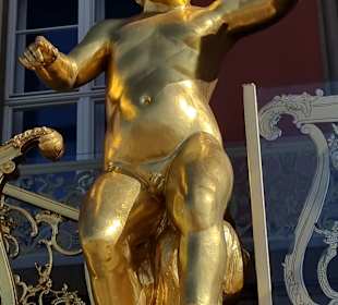 Kleine goldene Putte