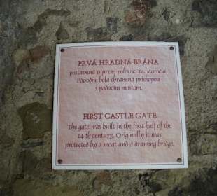 Hinweis auf das erste Tor