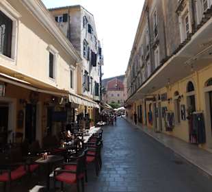 Altstadtgasse mit Gastronomie