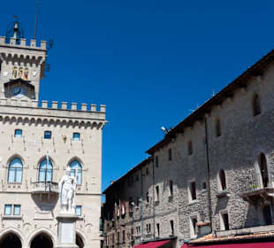 Regierungspalast / Parlament