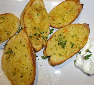 Knoblauchbrot als Starter