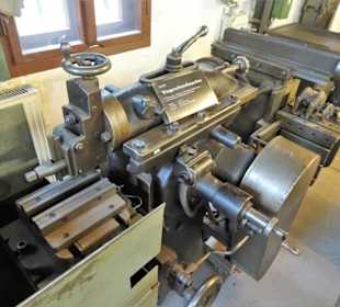 Rundgang durch die Hallen der Gesenkschmiede