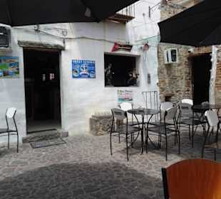 Der Innenhof der Bar Yesterday