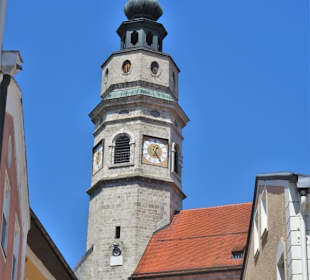 Blick zum Turm der Pfarrkirche St. Laurentius 