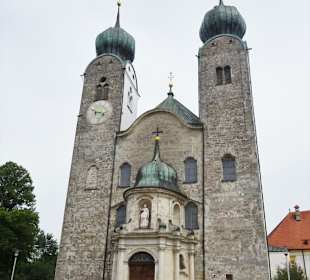 Das Portal der Klosterkirche Baumburg