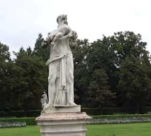 Großes Parterre mit Wasserfontäne