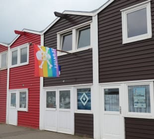 Blick zu den Helgoländer Hummerbuden am Südhafen