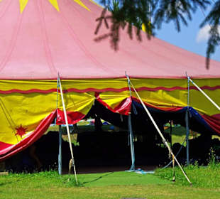 Vorbereitungszelt und Durchsagen