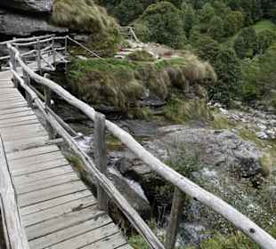 Weg zum Wasserfall Cascata della Froda bei Sonogo