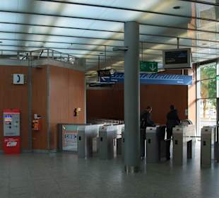 Metro Młociny - wejście na peron