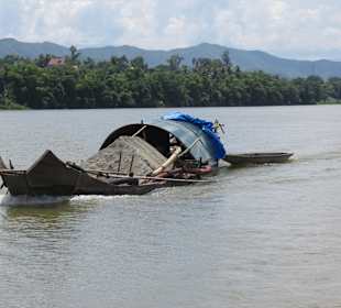 Sandtransport auf dem Fluß