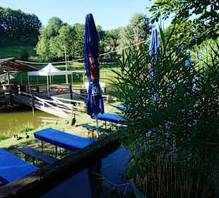 Biergarten am Ufer vom Kneshecke-Paddelteich