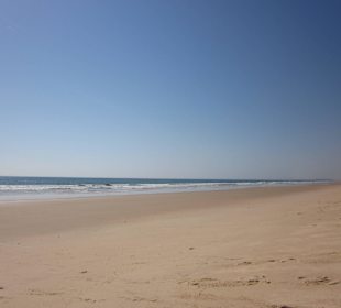 Perfekter Naturstrand bei Ebbe um die Mittagszeit