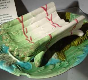 Spargel-Abtropfschalen im Spargelmuseum