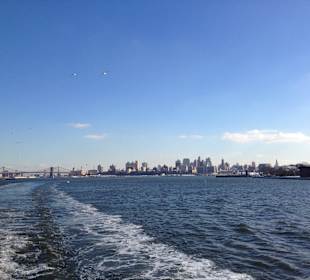 Blick auf Manhattan von der Fähre gesehen