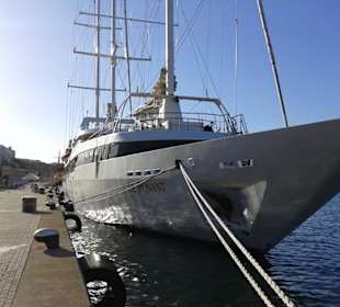 Schiff im Hafen Maó