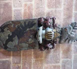 Steinwappen in der Wand